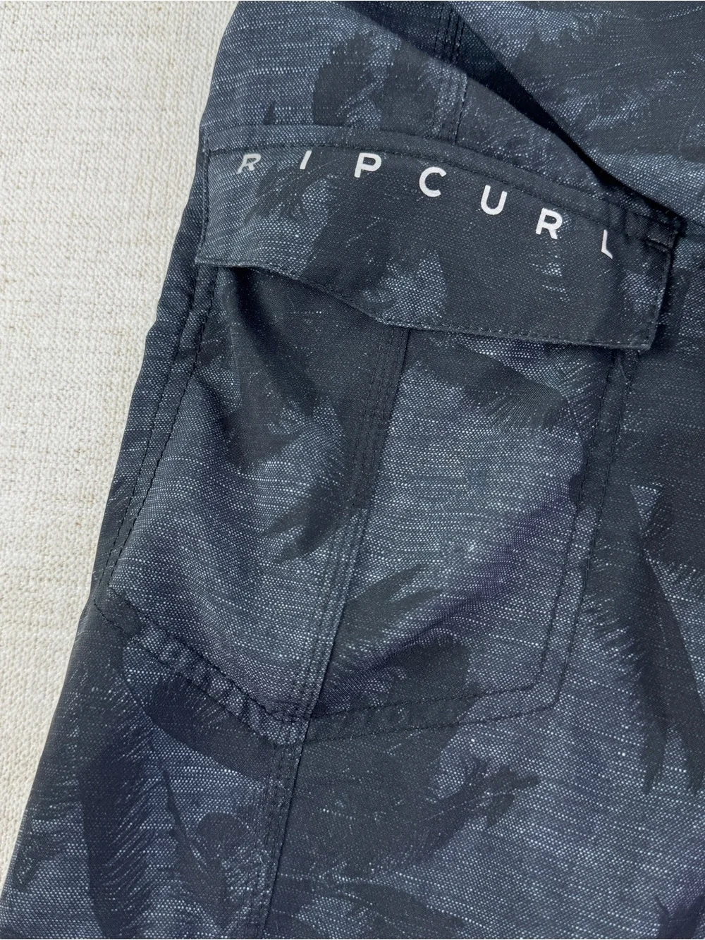 Rip‎ Curl Men's Palm-Print Swim Shorts in grey black size 32 side pocket